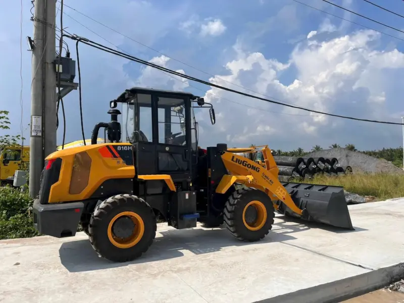 Bàn giao Máy xúc lật LiuGong CLG816H tại tỉnh Sóc Trăng